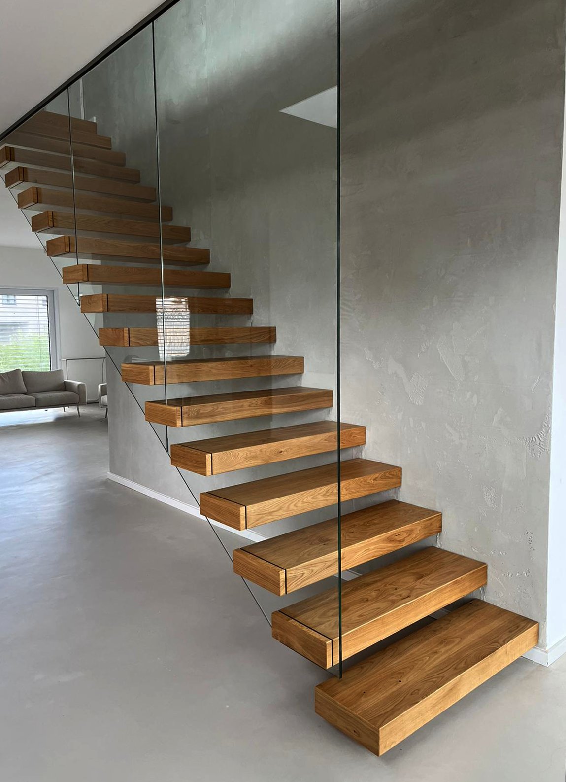 Wandmontierte Kragarmtreppe nach Maß – AN Treppenbau (Referenz 3)
