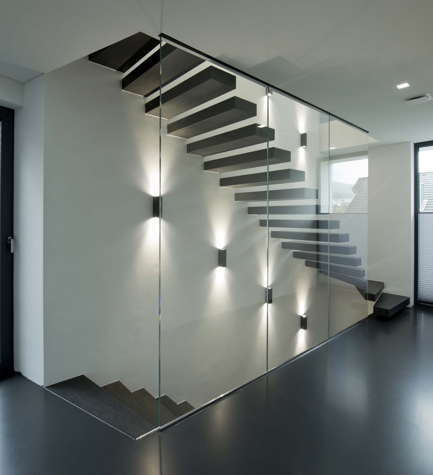 Kragarmtreppe mit schwebenden Stufen – AN Treppenbau (Referenz 6)