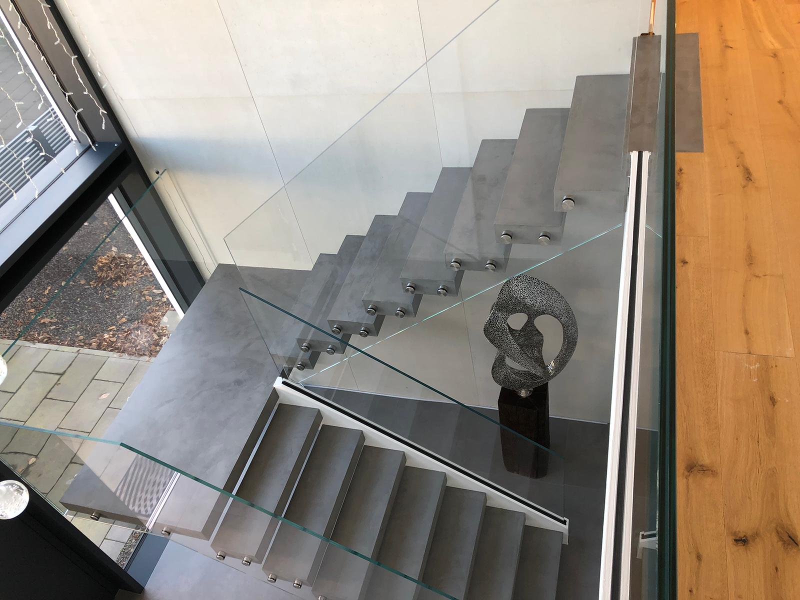 Kragarmtreppe mit schwebenden Stufen – AN Treppenbau (Referenz 22)