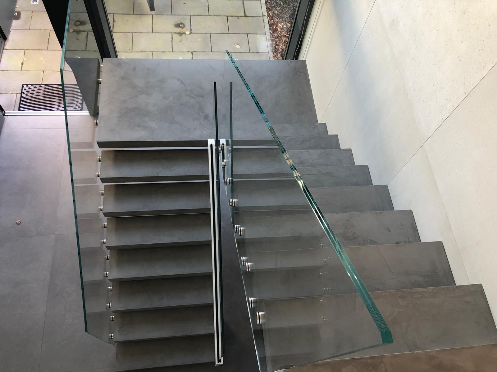 Wandmontierte Kragarmtreppe nach Maß – AN Treppenbau (Referenz 23)