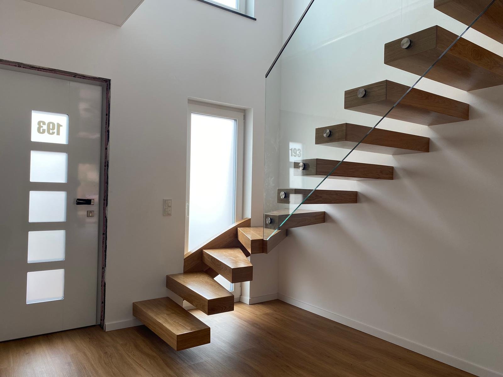 Freitragende Kragarmtreppe von AN Treppenbau (Referenz 25)