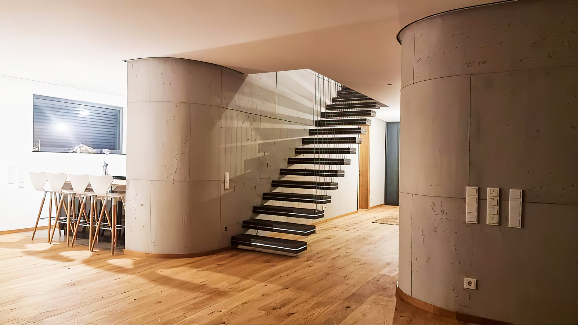 Massive Kragarmtreppe ohne Mittelholm – AN Treppenbau (Referenz 32)