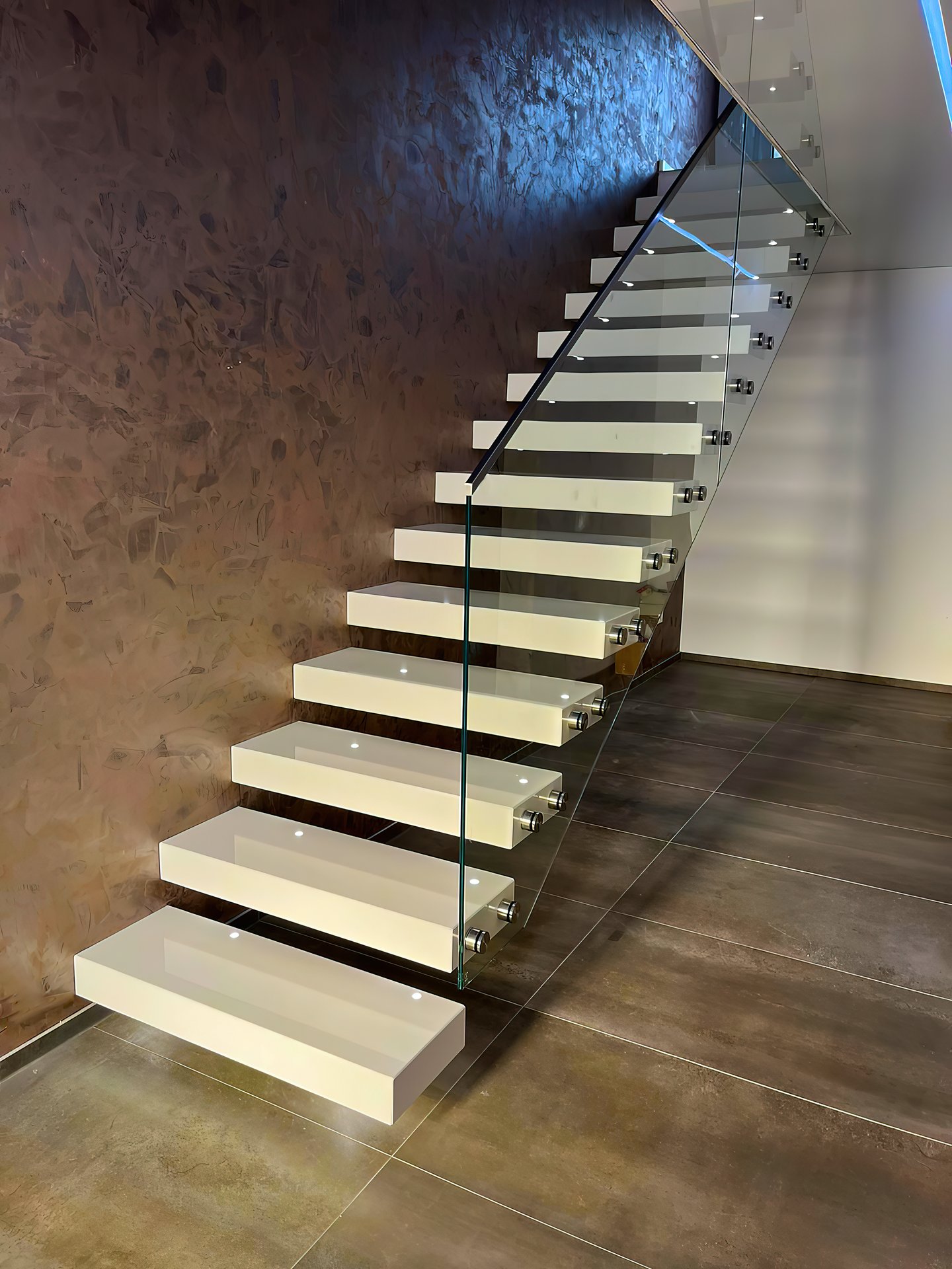 Kragarmtreppe mit schwebenden Stufen – AN Treppenbau (Referenz 34)