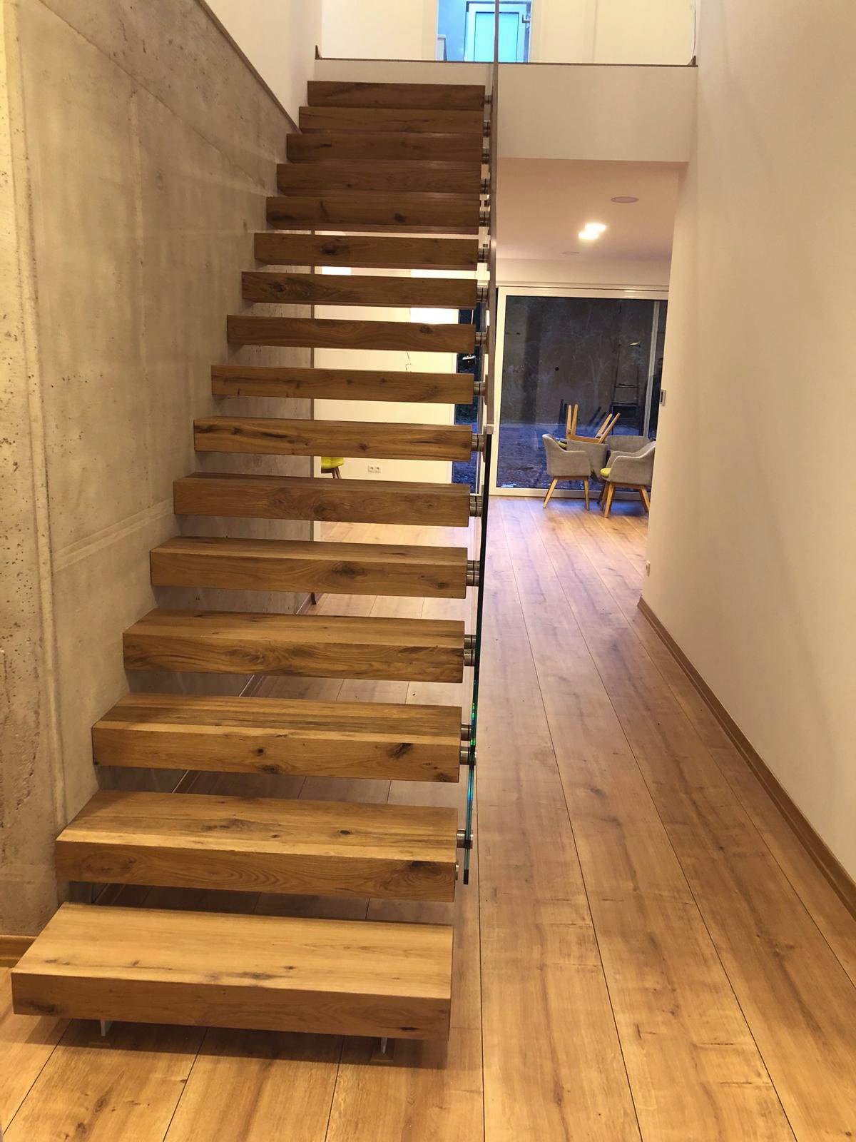 Wandmontierte Kragarmtreppe nach Maß – AN Treppenbau (Referenz 43)