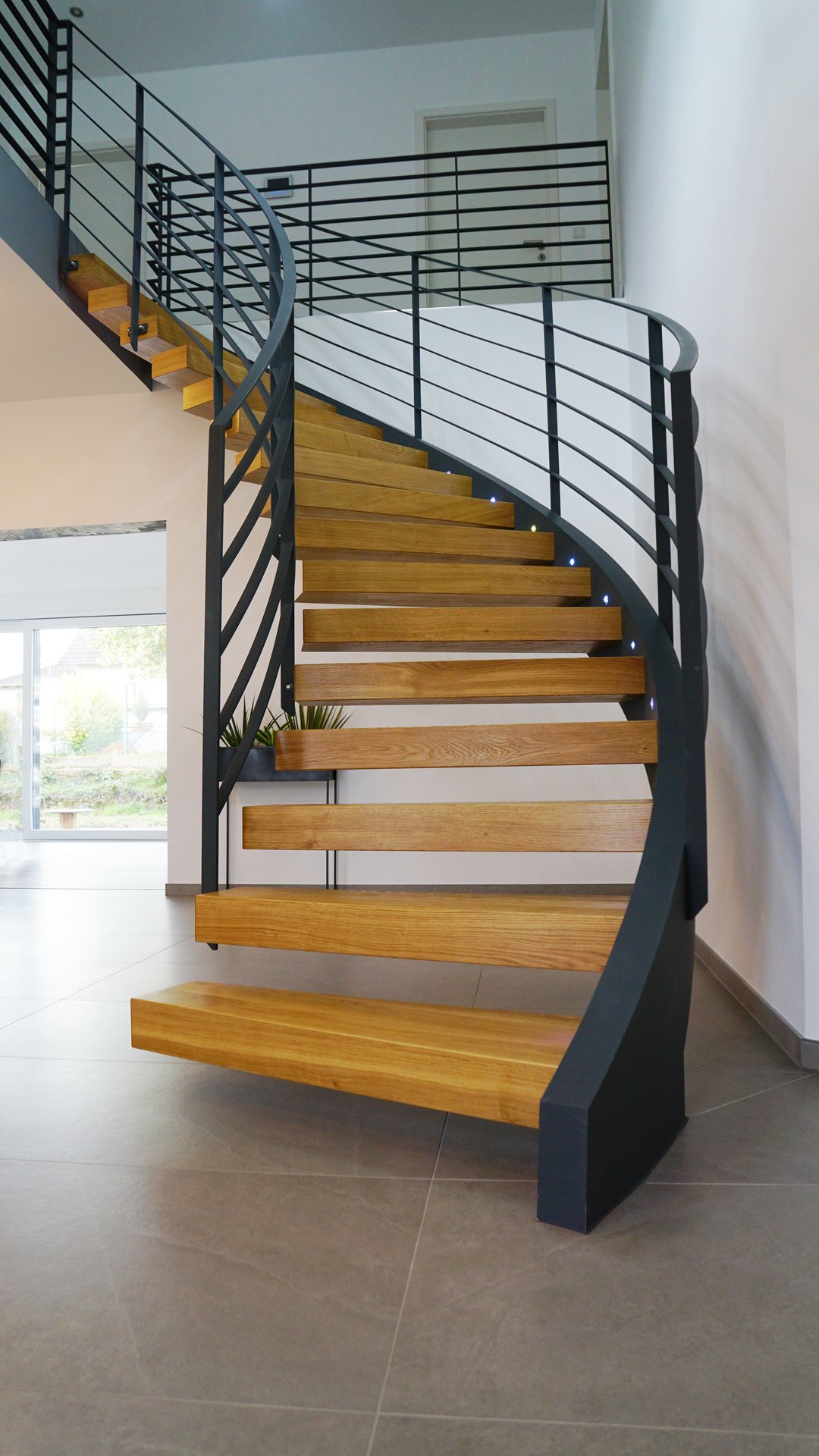Wandmontierte Kragarmtreppe nach Maß – AN Treppenbau (Referenz 51)