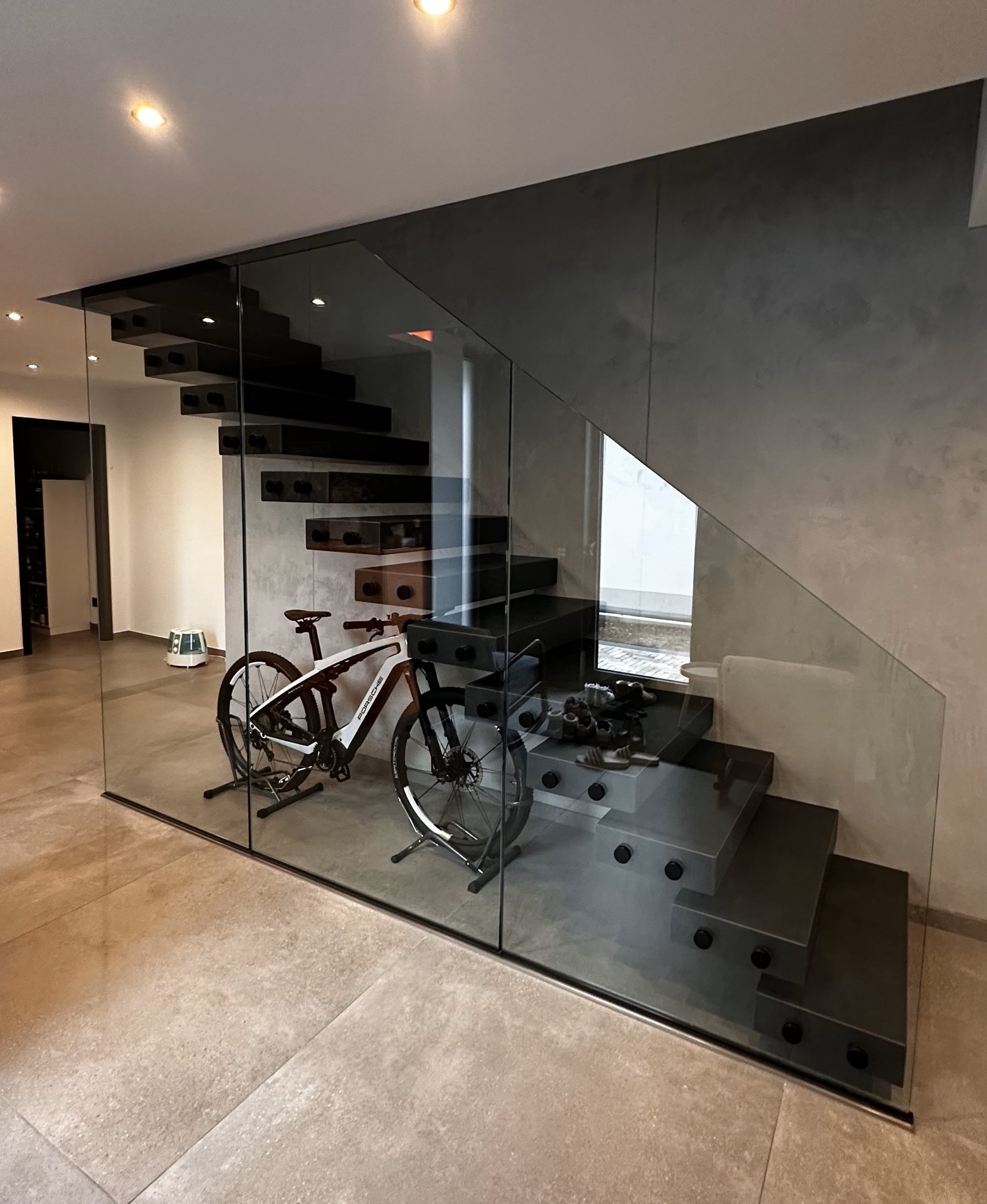 Massive Kragarmtreppe ohne Mittelholm – AN Treppenbau (Referenz 64)