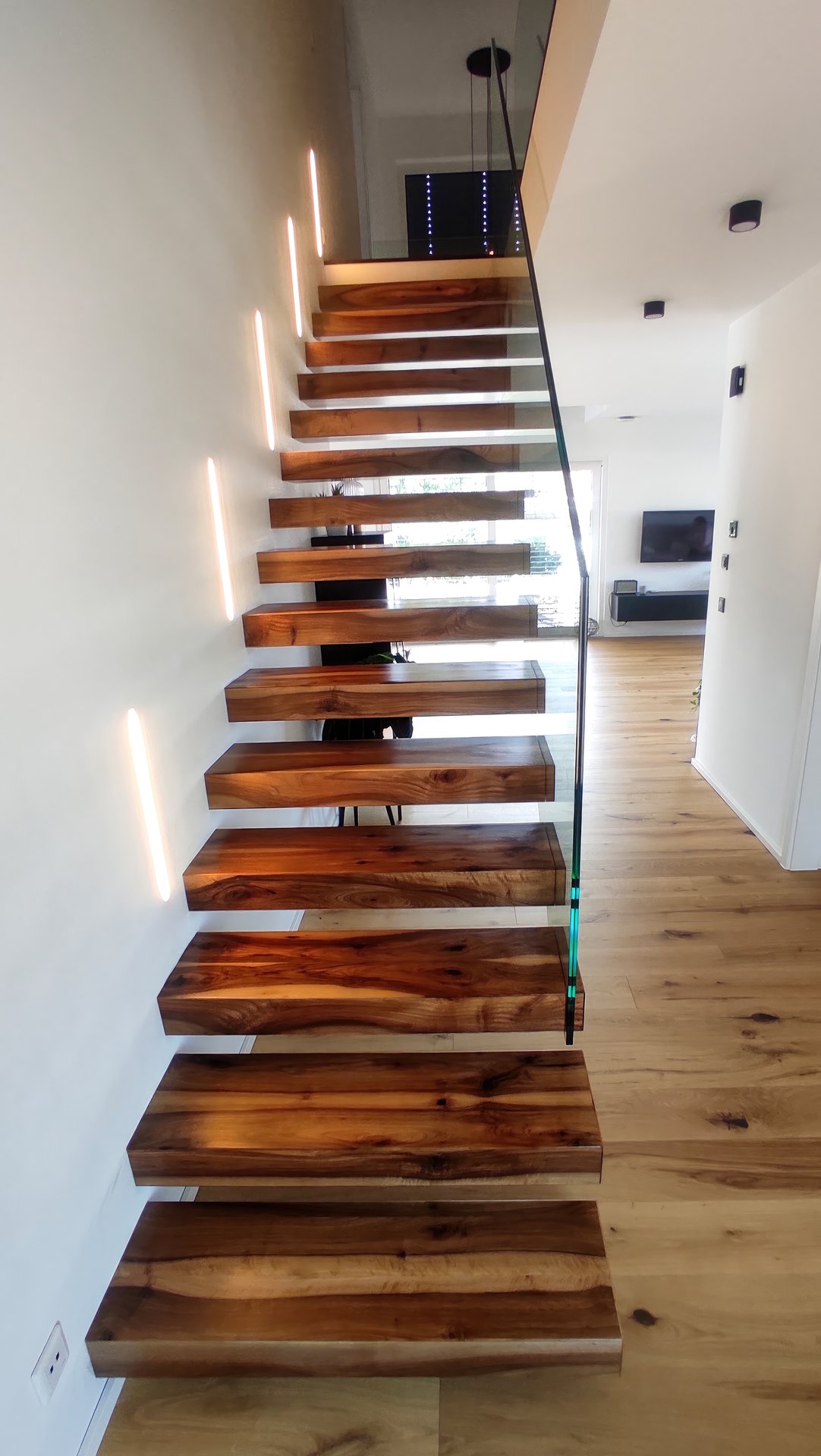 Freitragende Kragarmtreppe von AN Treppenbau (Referenz 69)