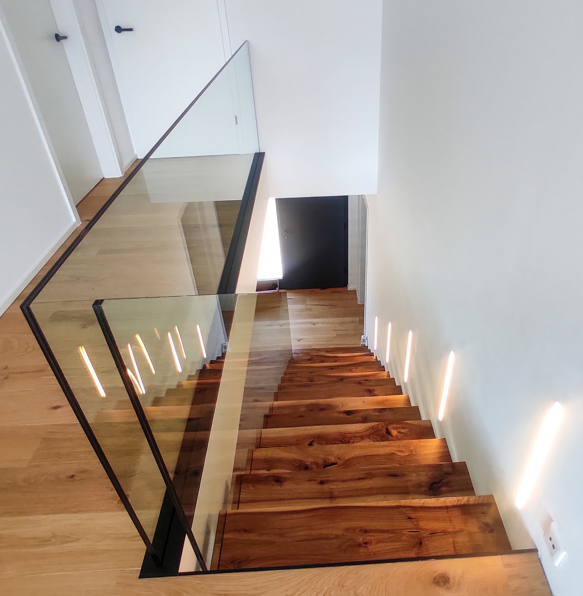 Kragarmtreppe mit schwebenden Stufen – AN Treppenbau (Referenz 70)