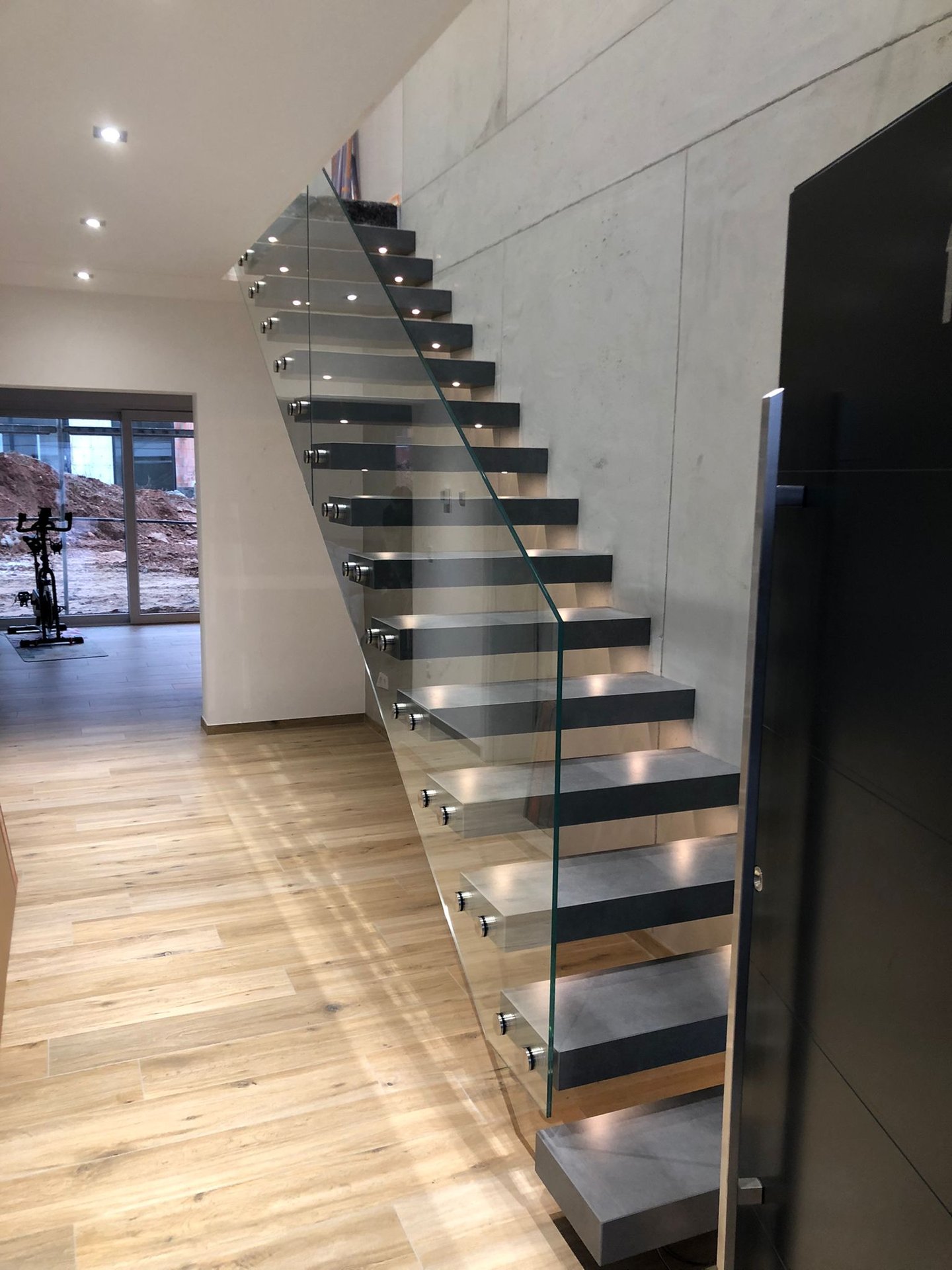 Wandmontierte Kragarmtreppe nach Maß – AN Treppenbau (Referenz 75)