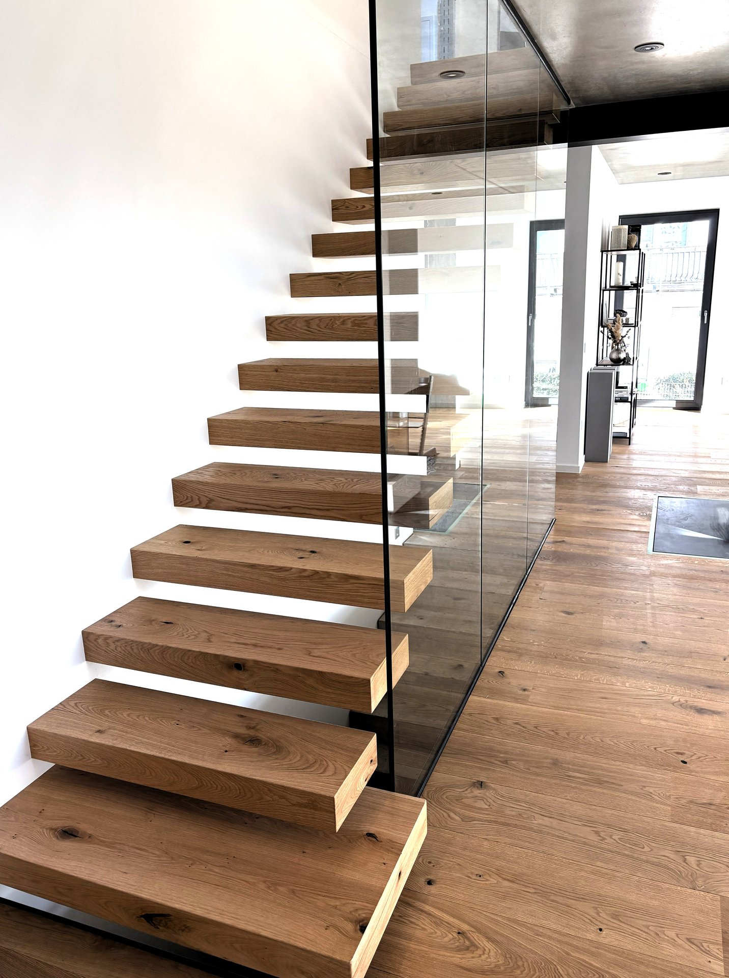 Kragarmtreppe mit schwebenden Stufen – AN Treppenbau (Referenz 78)