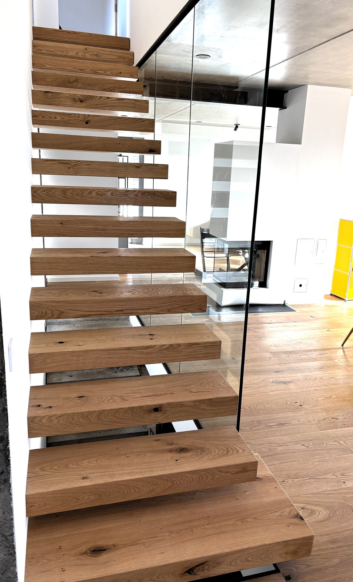 Wandmontierte Kragarmtreppe nach Maß – AN Treppenbau (Referenz 79)
