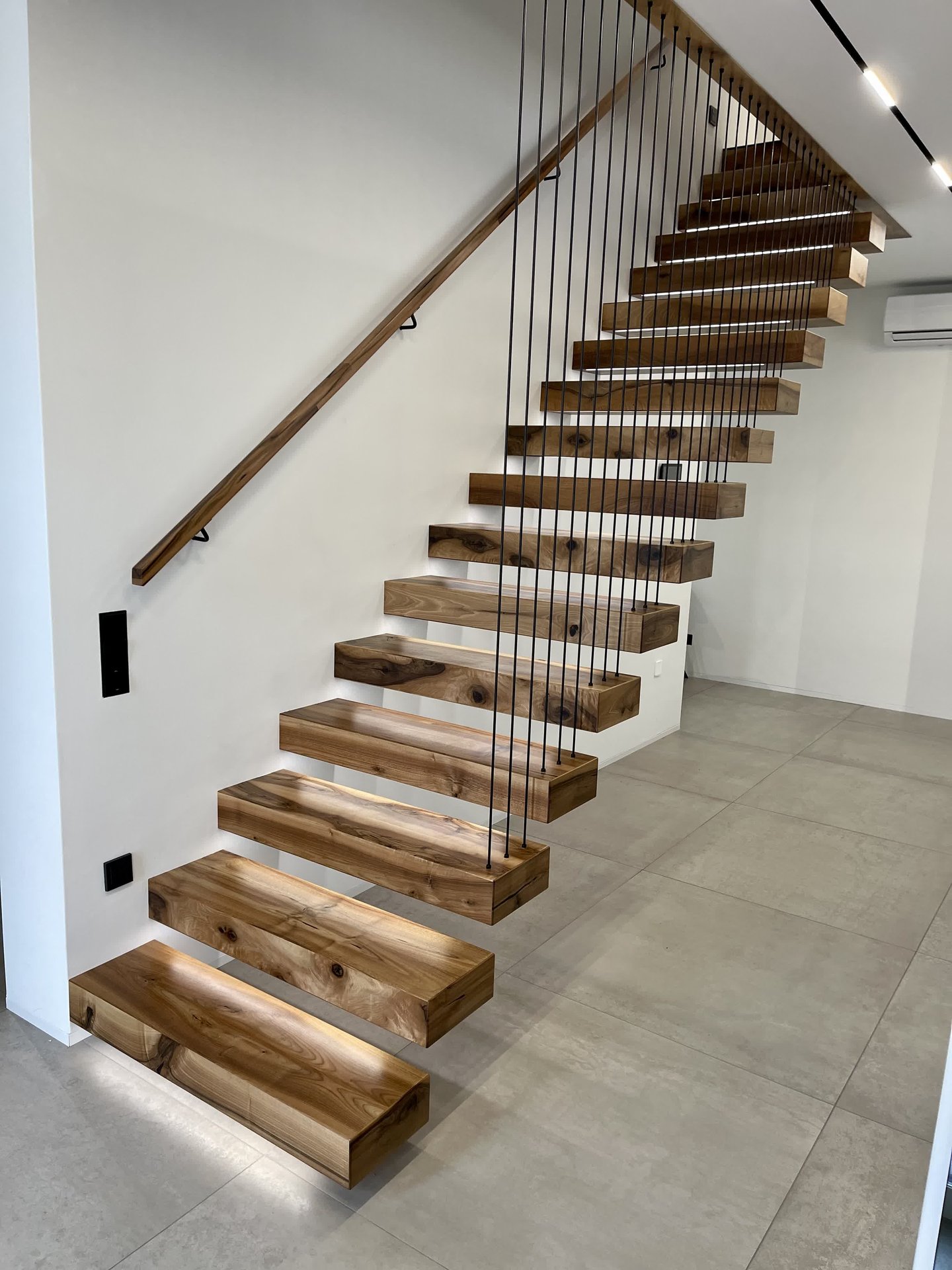 Freitragende Kragarmtreppe von AN Treppenbau (Referenz 81)