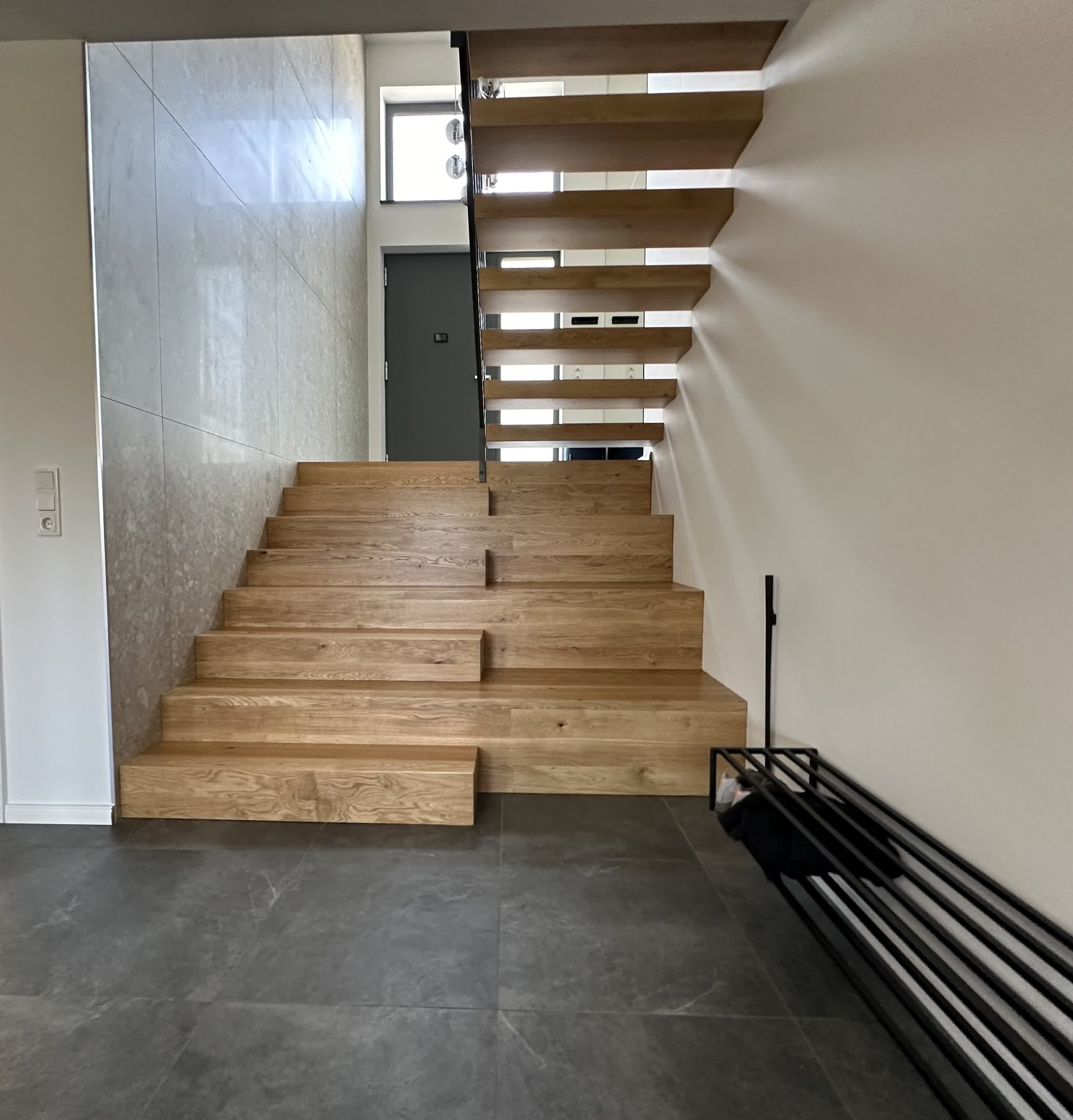 Kragarmtreppe mit schwebenden Stufen – AN Treppenbau (Referenz 86)
