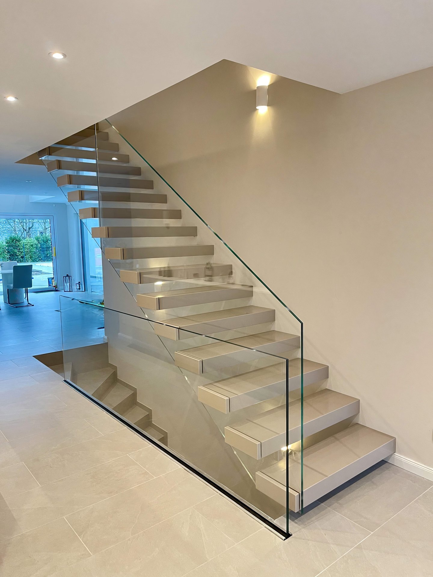 Freitragende Kragarmtreppe von AN Treppenbau (Referenz 89)