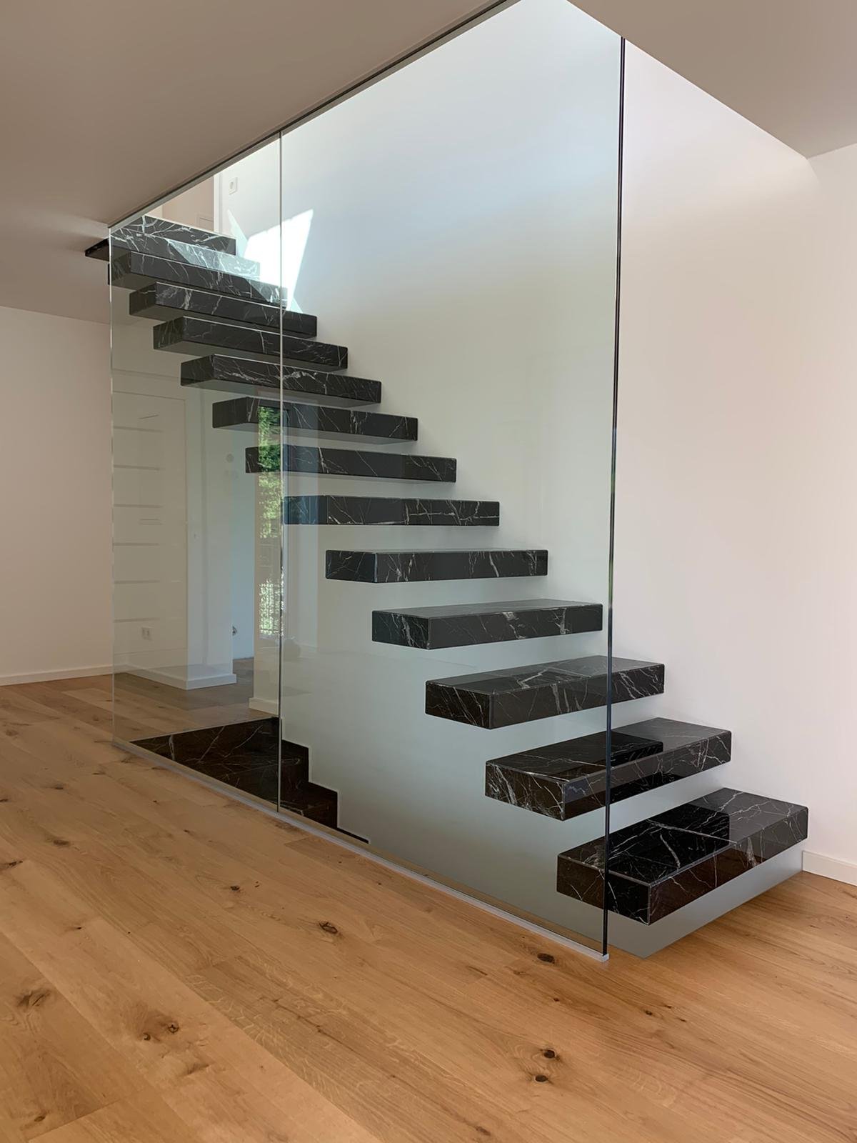 Wandmontierte Kragarmtreppe nach Maß – AN Treppenbau (Referenz 91)