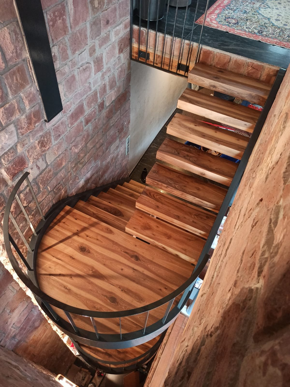 Wandmontierte Kragarmtreppe nach Maß – AN Treppenbau (Referenz 95)