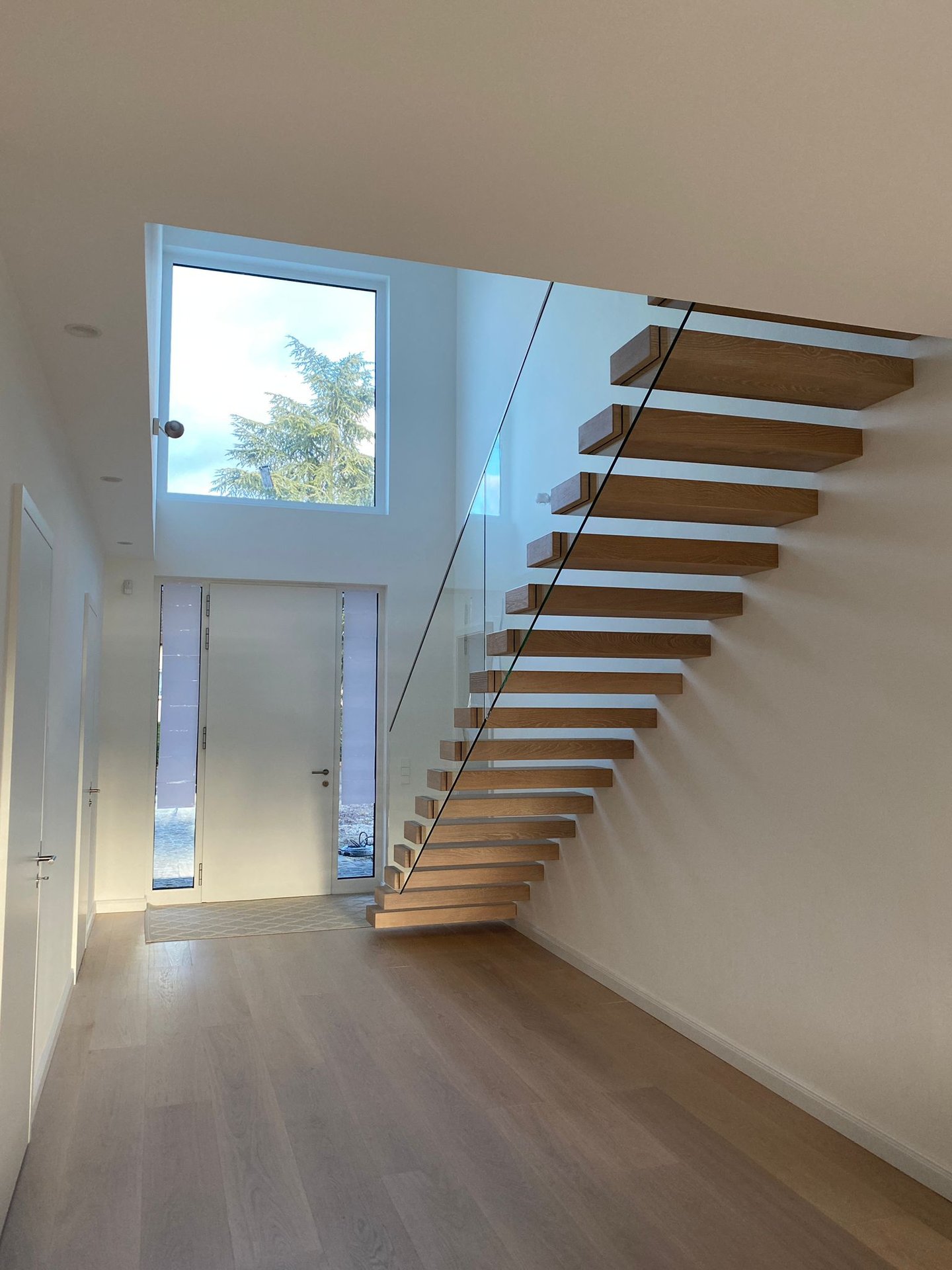 Freitragende Kragarmtreppe von AN Treppenbau (Referenz 101)