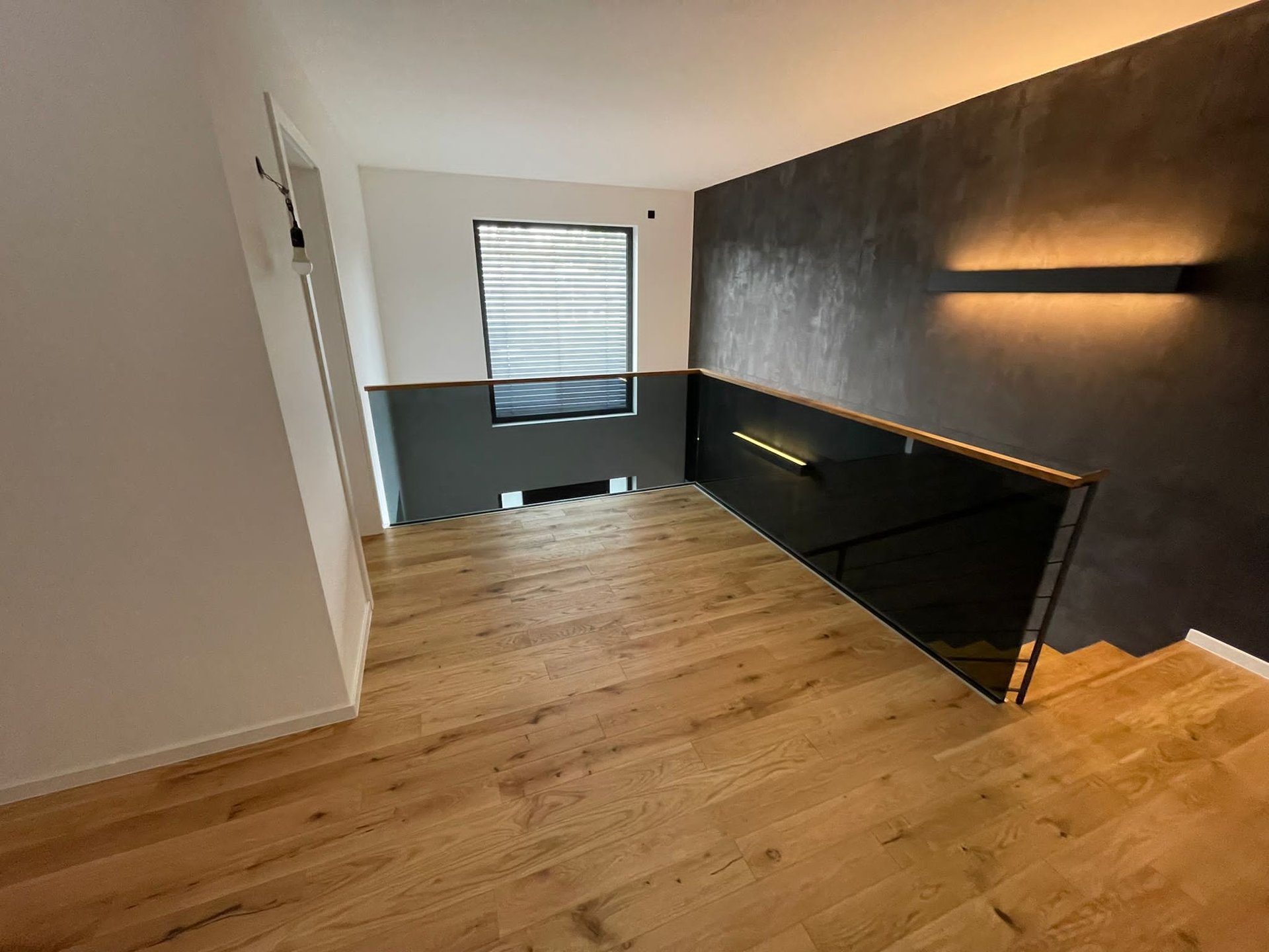 Massive Kragarmtreppe ohne Mittelholm – AN Treppenbau (Referenz 104)