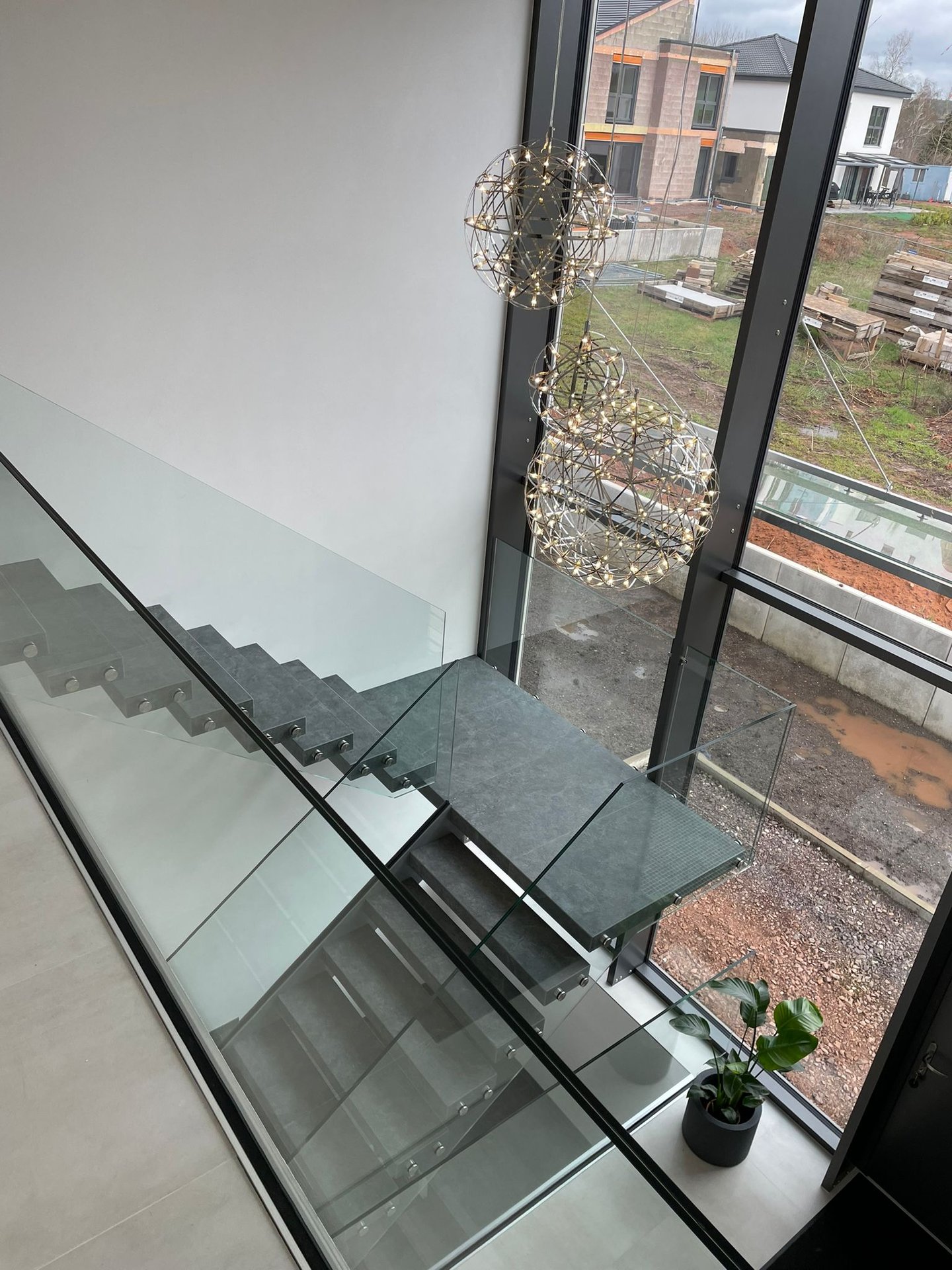 Wandmontierte Kragarmtreppe nach Maß – AN Treppenbau (Referenz 107)