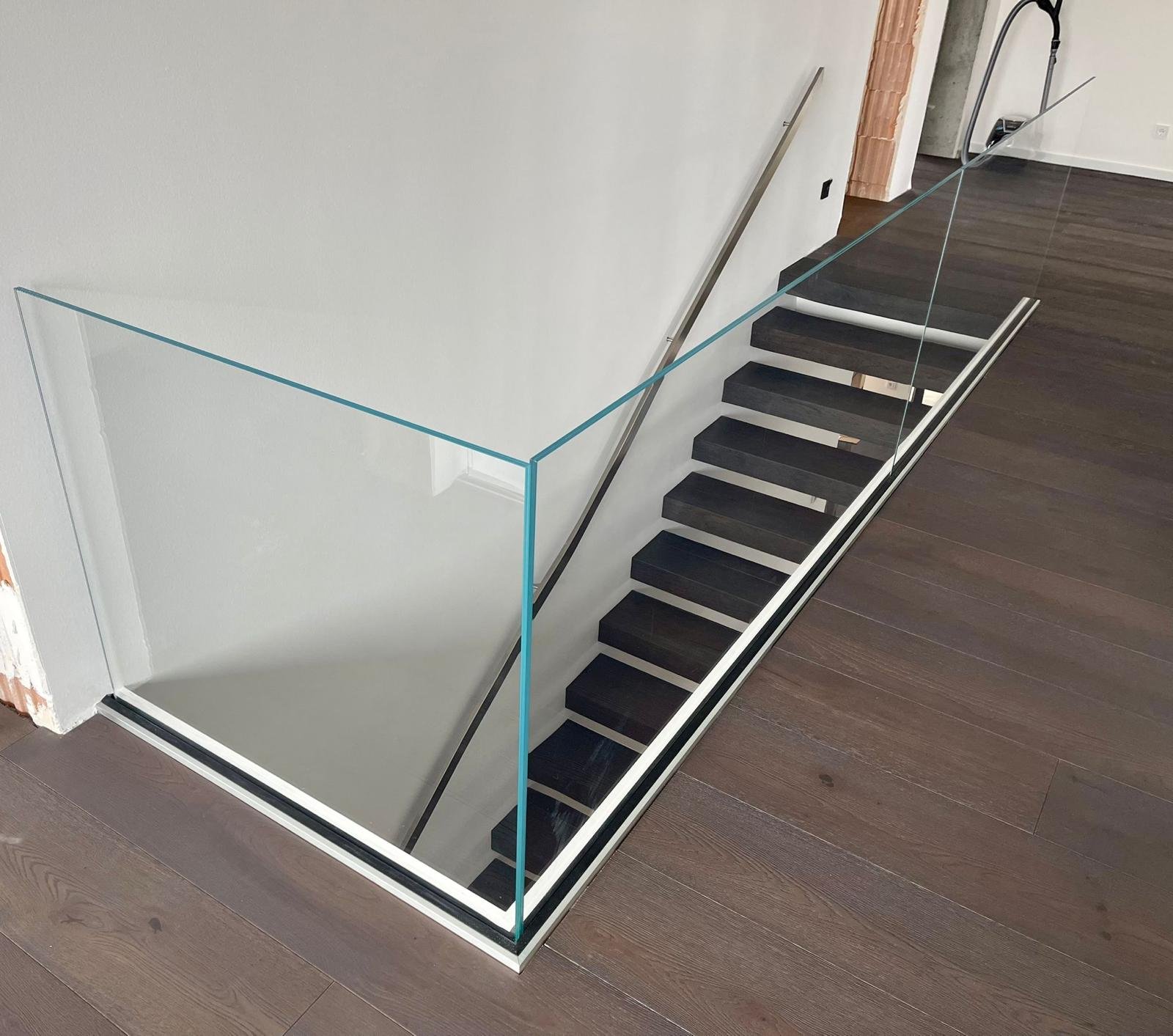 Massive Kragarmtreppe ohne Mittelholm – AN Treppenbau (Referenz 108)