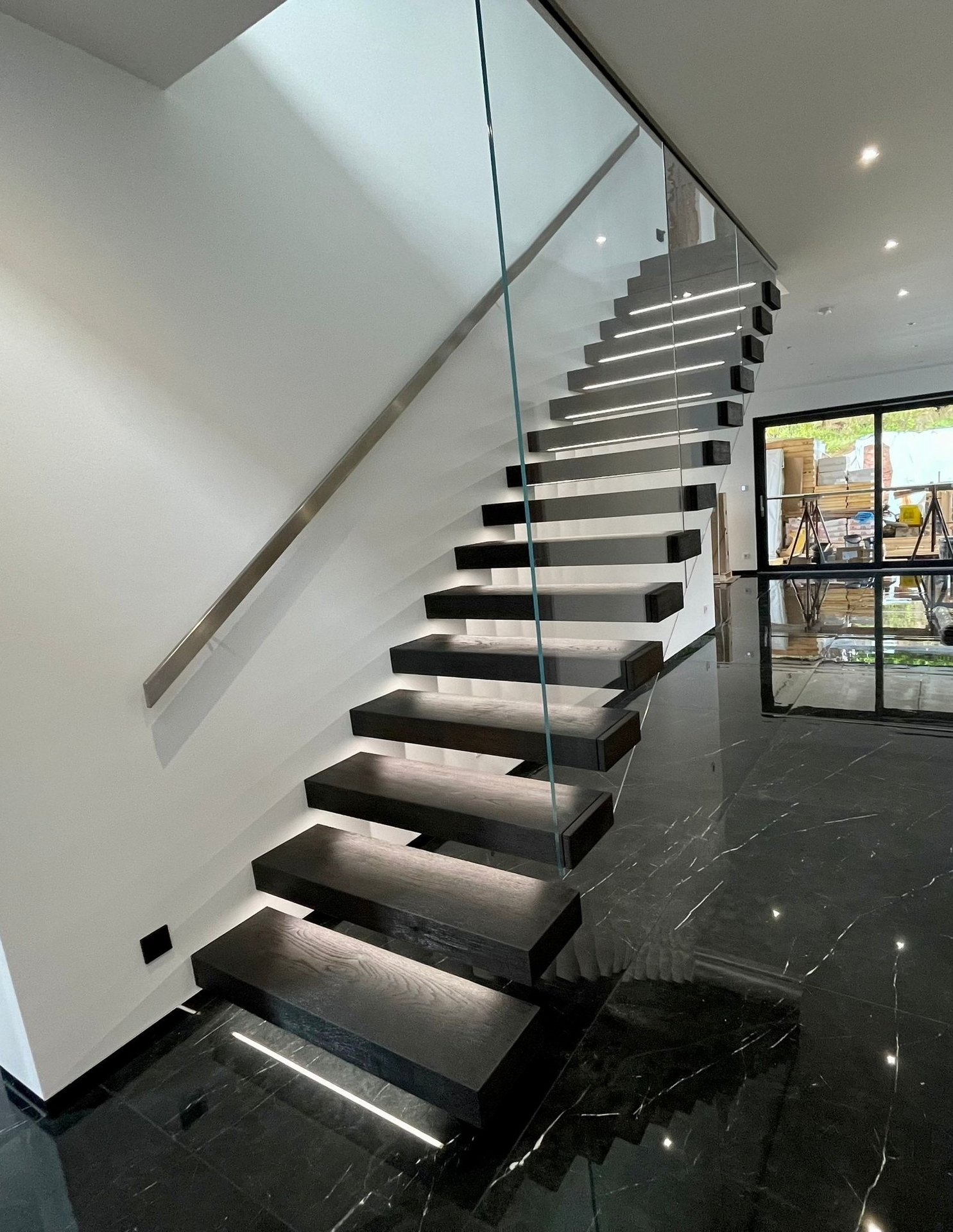 Kragarmtreppe mit schwebenden Stufen – AN Treppenbau (Referenz 110)