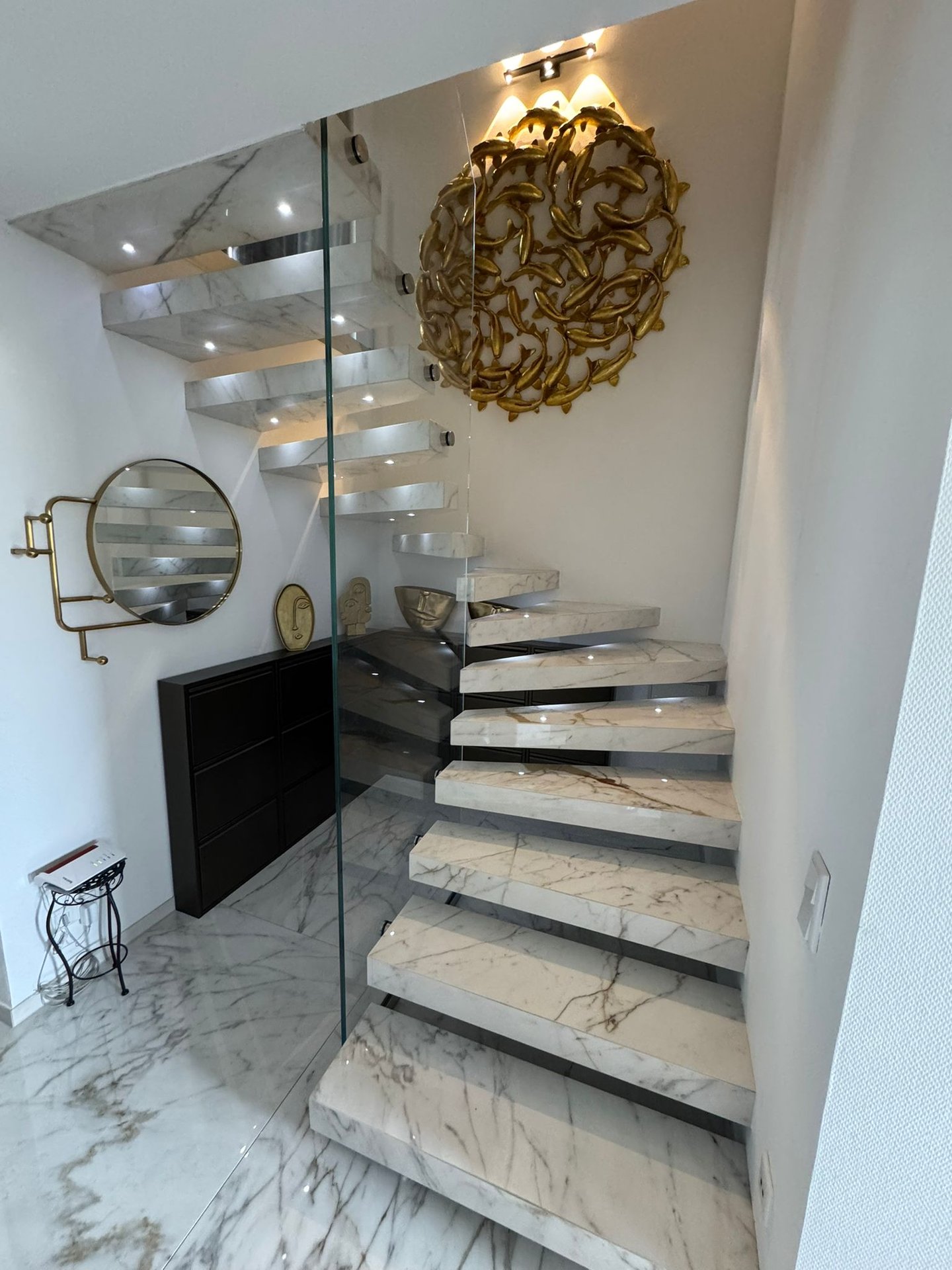 Wandmontierte Kragarmtreppe nach Maß – AN Treppenbau (Referenz 111)