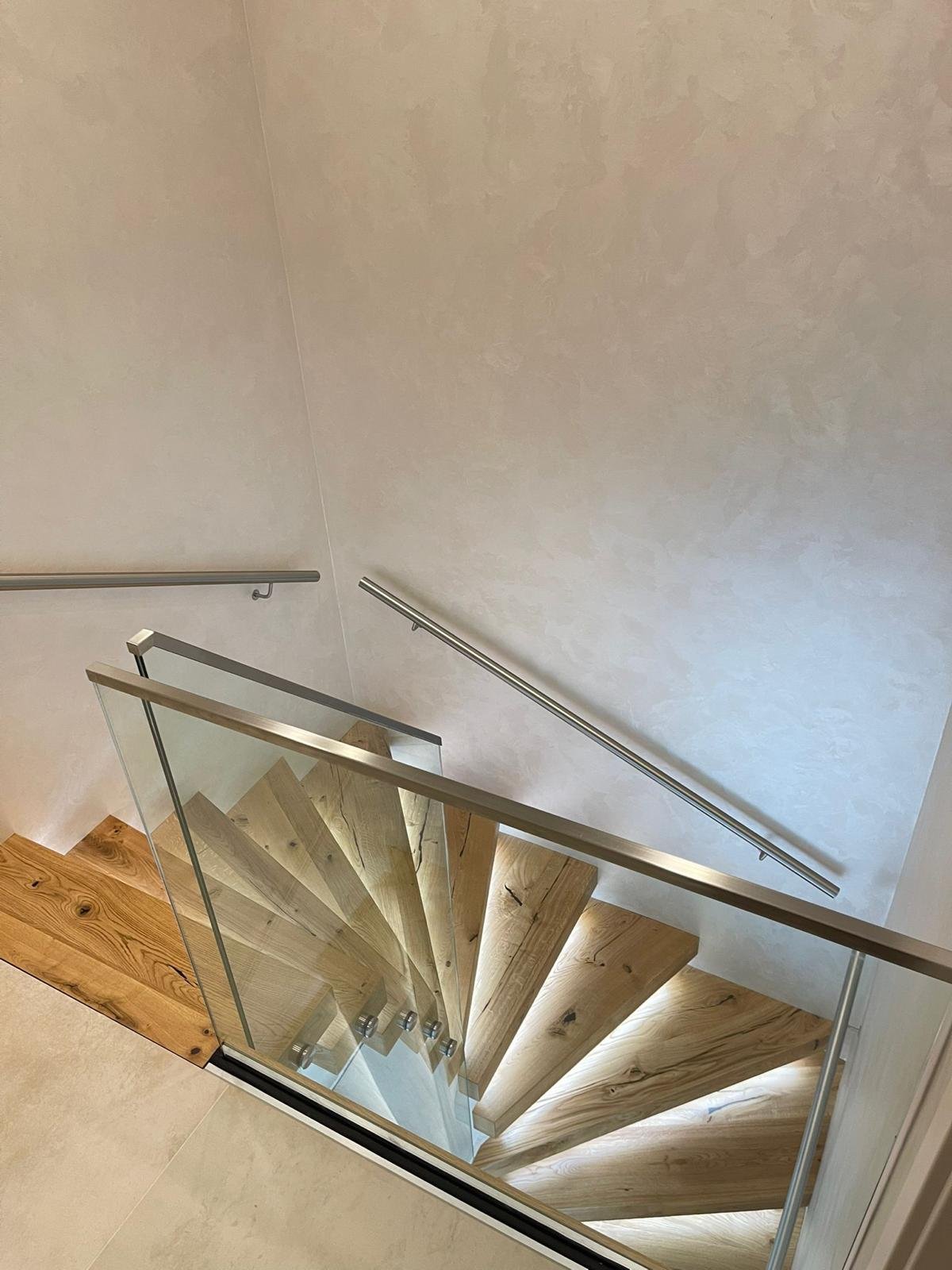 Kragarmtreppe mit schwebenden Stufen – AN Treppenbau (Referenz 122)