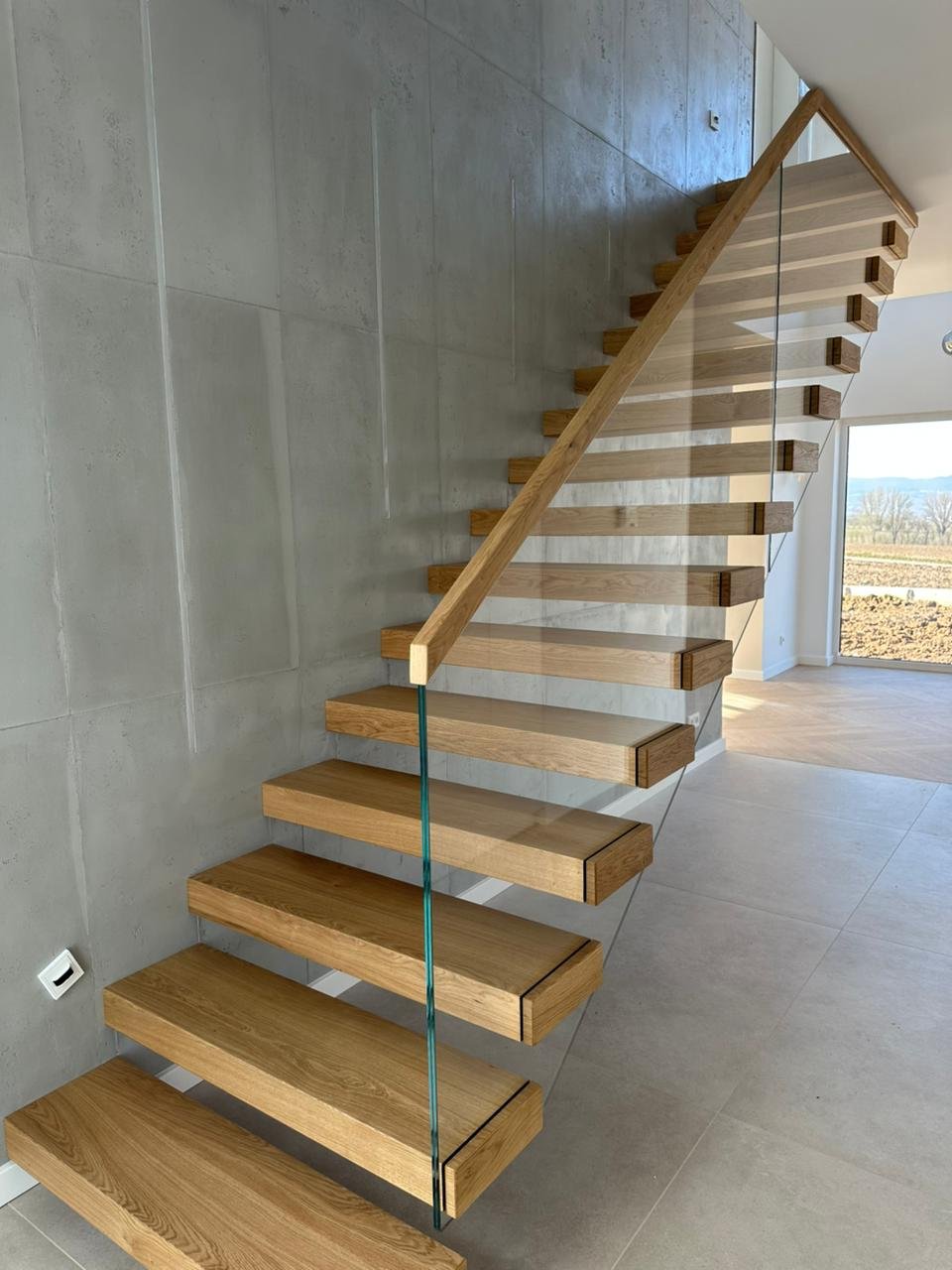 Wandmontierte Kragarmtreppe nach Maß – AN Treppenbau (Referenz 127)