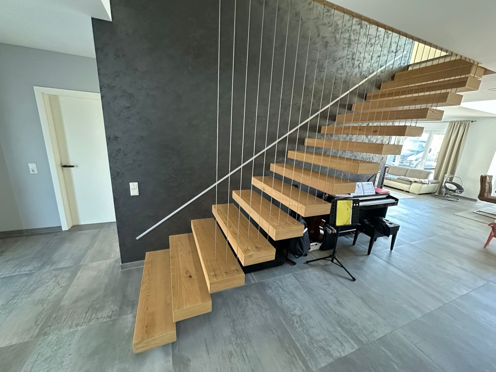 Wandmontierte Kragarmtreppe nach Maß – AN Treppenbau (Referenz 131)