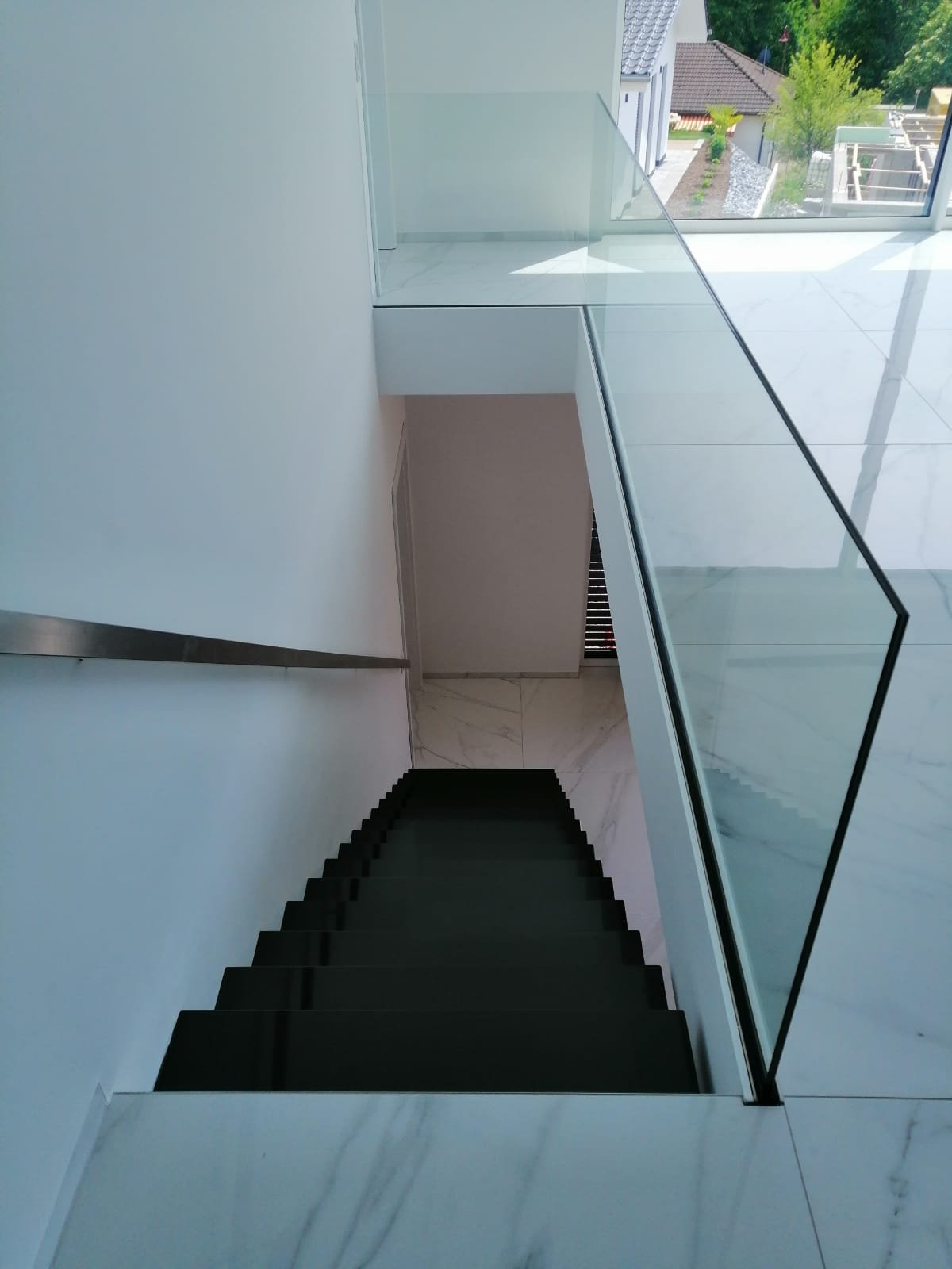 Massive Kragarmtreppe ohne Mittelholm – AN Treppenbau (Referenz 132)
