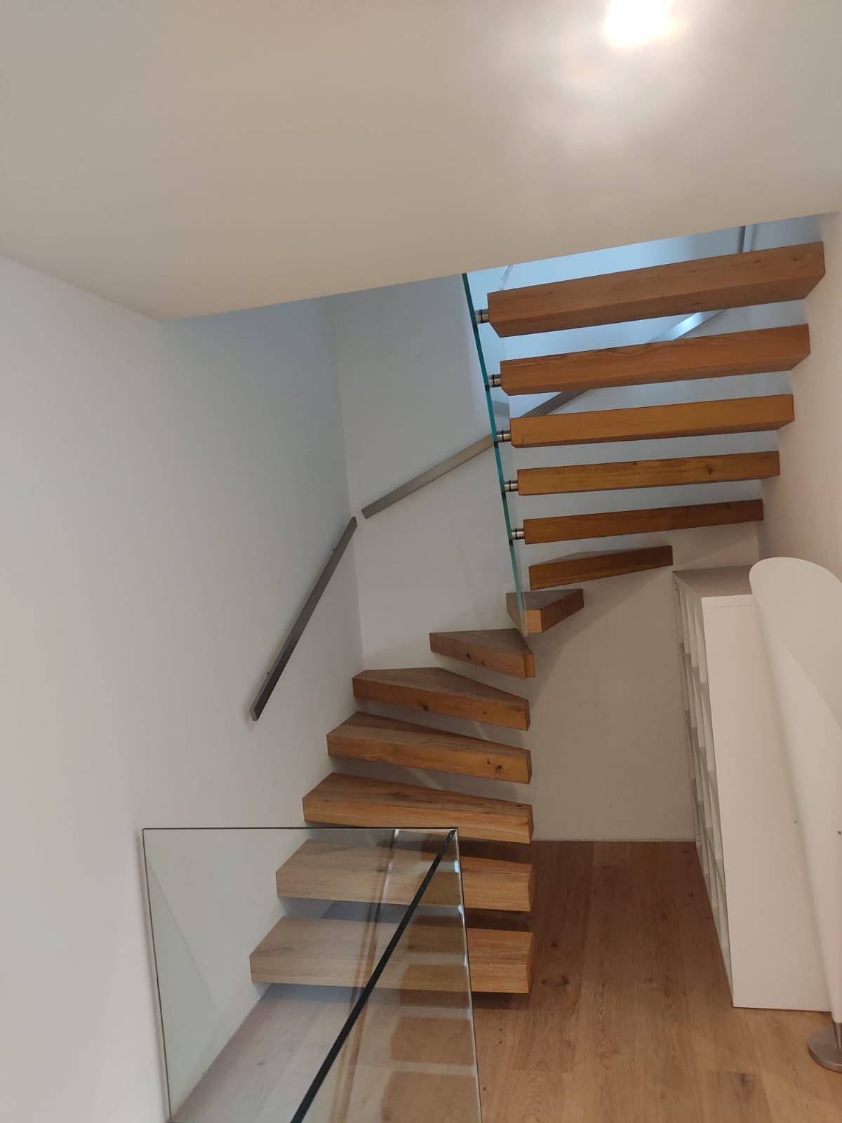 Wandmontierte Kragarmtreppe nach Maß – AN Treppenbau (Referenz 135)