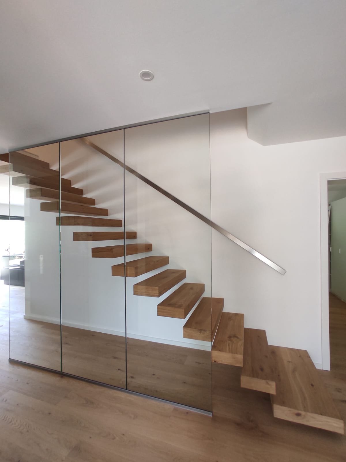 Massive Kragarmtreppe ohne Mittelholm – AN Treppenbau (Referenz 136)