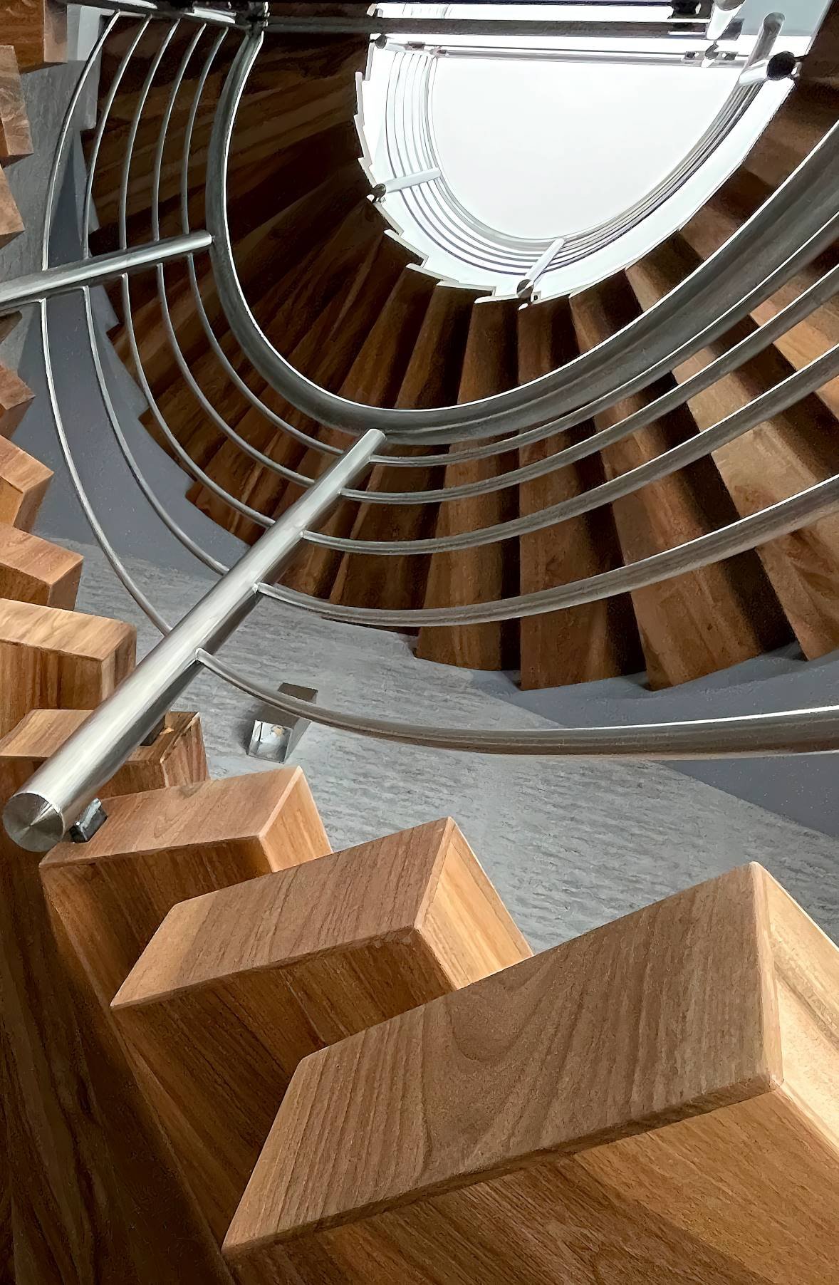 Kragarmtreppe mit schwebenden Stufen – AN Treppenbau (Referenz 146)