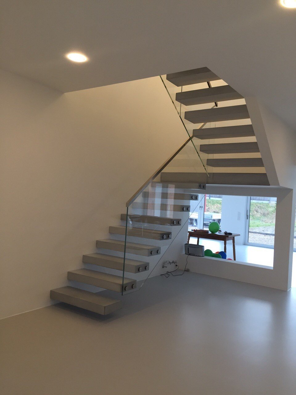 Wandmontierte Kragarmtreppe nach Maß – AN Treppenbau (Referenz 147)