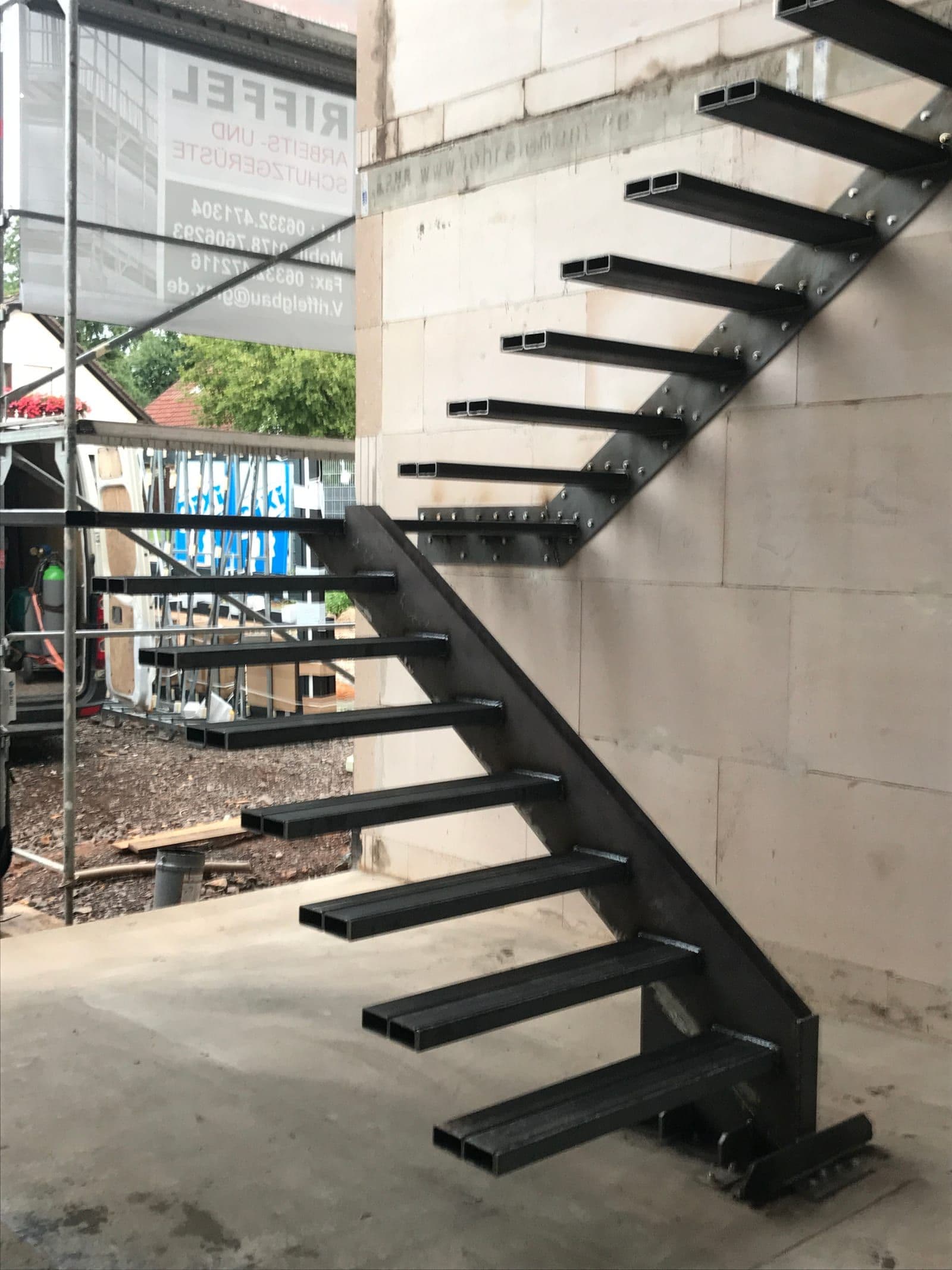 Kragarmtreppe im Rohbau, Unterkonstruktion vor dem Aufsetzen der Stufen – AN Treppenbau