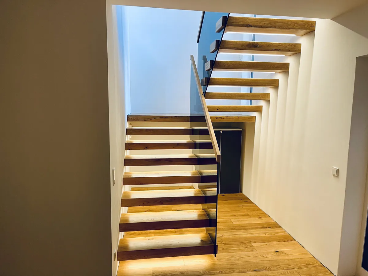 Kragarmtreppe in Pirmasens, Massiveiche geölt