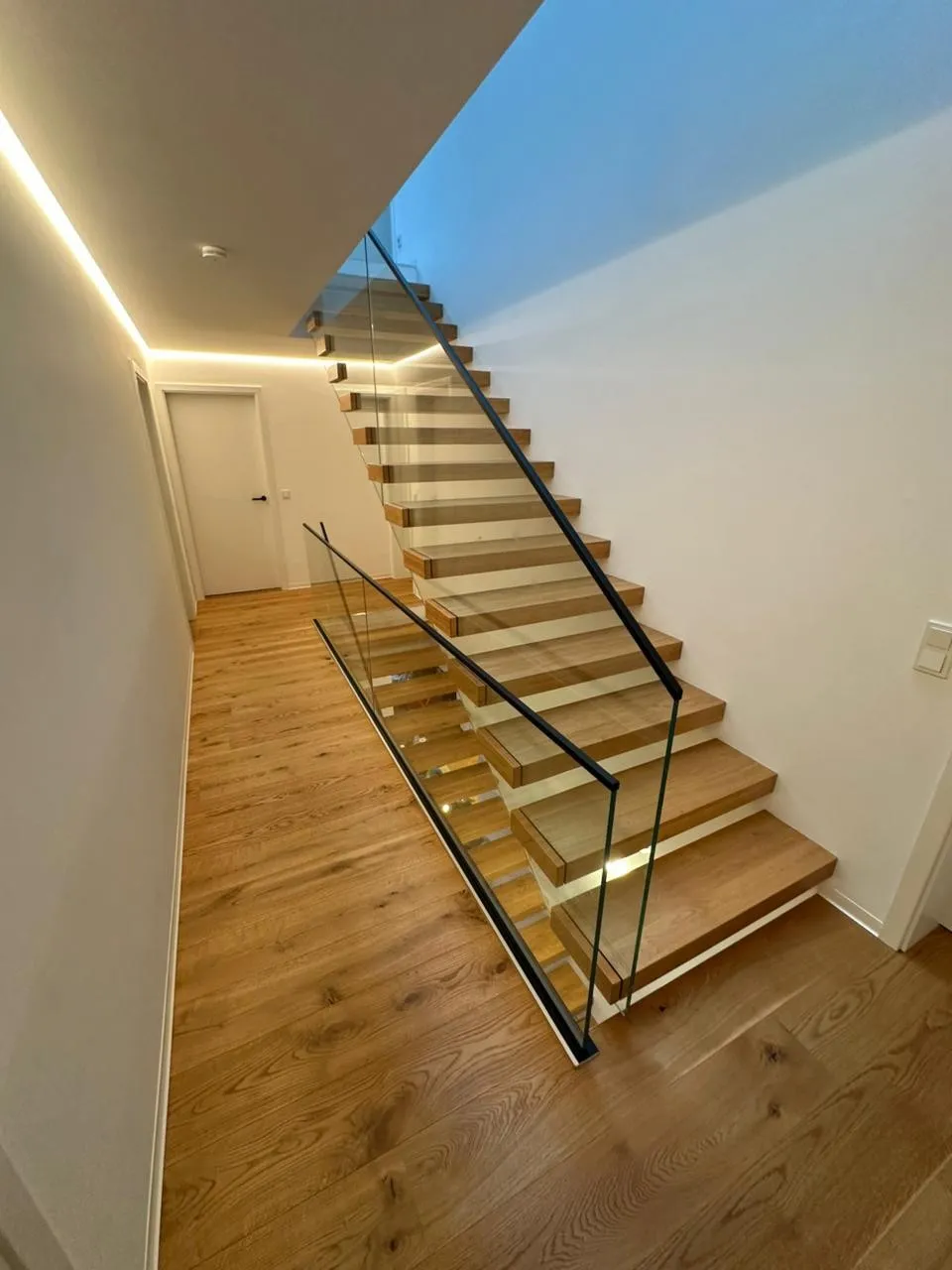 Kragarmtreppe in Saarbrücken, Massiveiche geölt