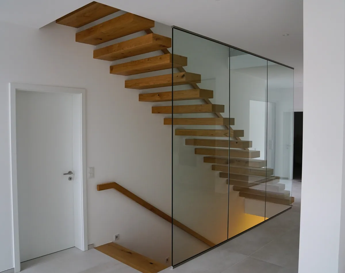 Kragarmtreppe in Schwetzingen, Massiveiche geölt