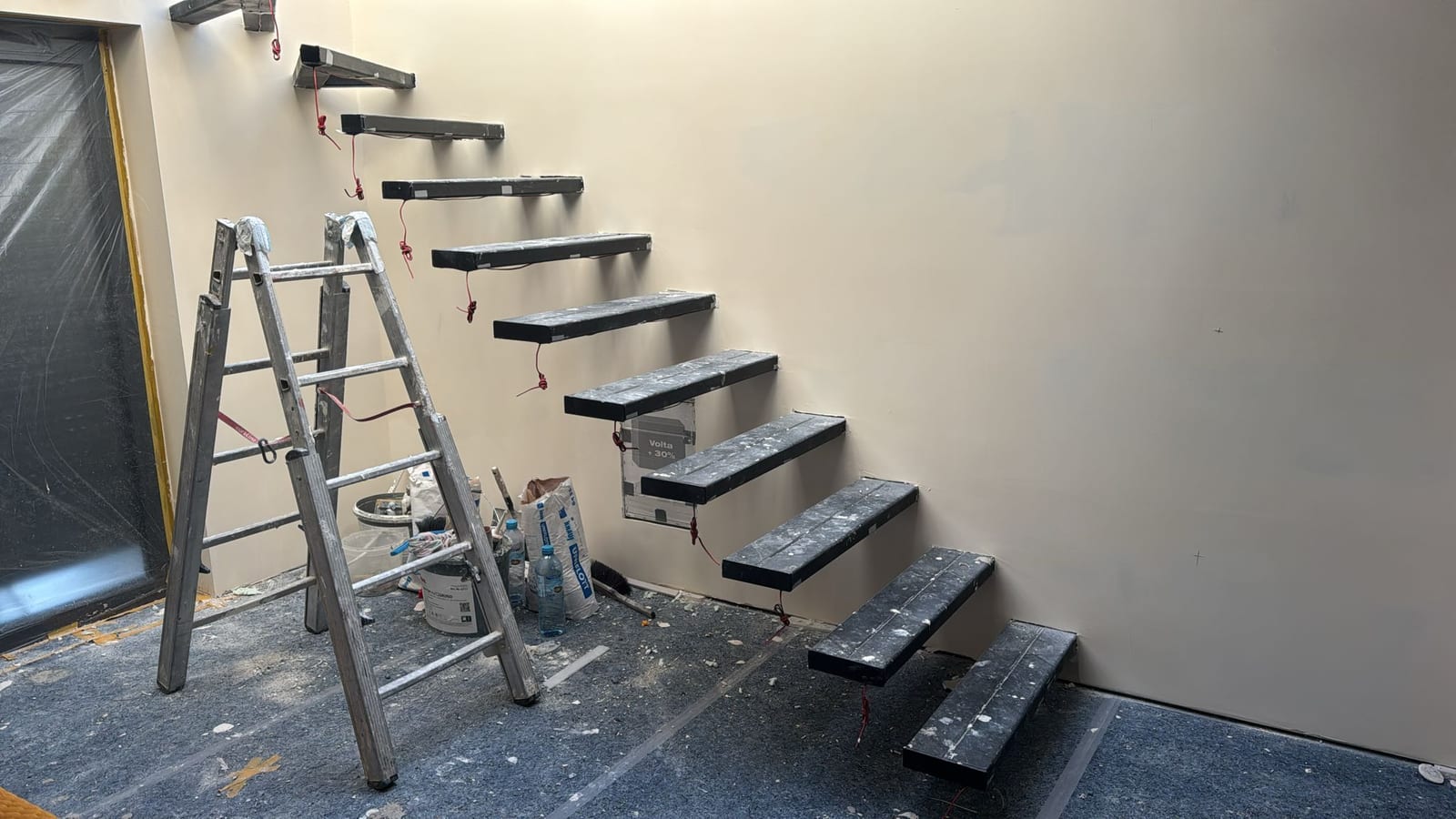Kragarme an der Wand vor dem Aufsetzen der Stufen, Austausch im Bestand – AN Treppenbau