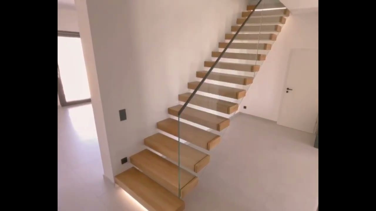 Vorschaubild zum Video: So schaltet sich das Licht an den Stufen ein